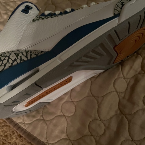 Jordan three wizards sneaker size 9 1/2 - Picture 11 of 16